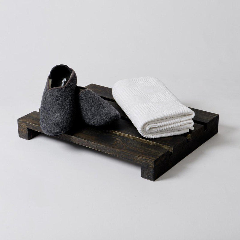 Duckboard Apartment - Dark oak